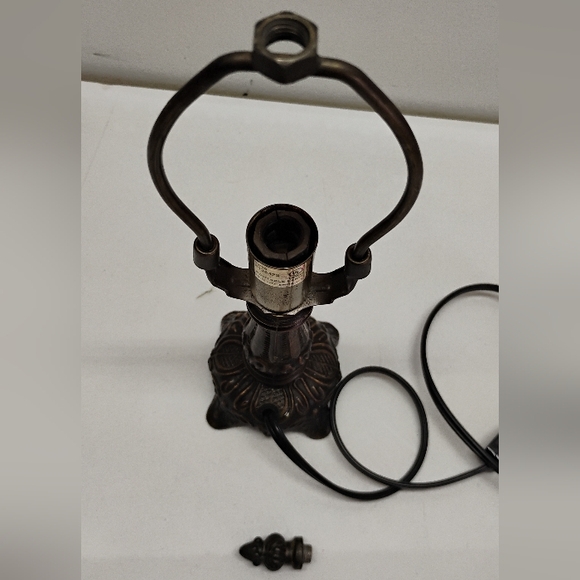 Tiffany Style Stained Glass Table Lamp Night Light Pink Roses Electric 12.5" - Picture 8 of 16